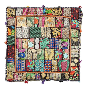 Coussin de sol carré bohème avec motif floral brodé, housse amovible et lavable, matériau textile, fabriqué en Inde - Product Image 3