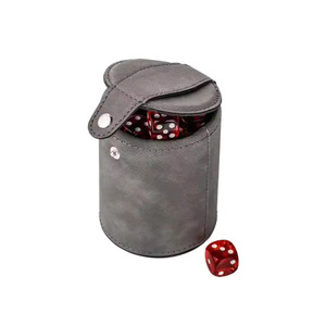 Gobelet à dés rond en PU avec 7 dés rouges, étui de rangement durable pour jeux de dés, style classique - Product Image 5
