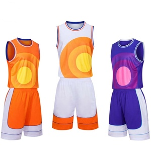 Ensemble d'uniformes de basketball pour jeunes, tissu confortable et durable, maillot et short d'entraînement et de match avec impression personnalisée - Product Image 2