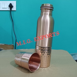 Compre una Botella de Cobre de Primera Calidad con Tapa Hermética, Beneficios Ayurvédicos, Usos para Almacenamiento de Agua, Botella de Cobre M.I.G. EXPORTACIÓN INDIA - Product Image 1