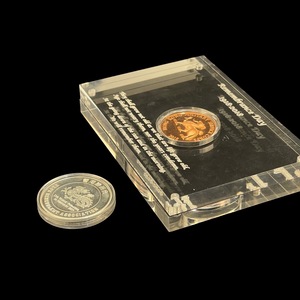 Soporte cuadrado para cápsulas de monedas de acrílico y madera Marco de exhibición de monedas de acrílico transparente Insignia Medalla Estuche magnético de acrílico - Product Image 5