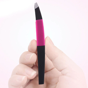 แหนบถอนขนคิ้วทันสมัย ปลายสี่เหลี่ยม สีชมพูและสีดำ ด้ามจับพลาสติกที่จับสบายมือ สำหรับการตกแต่งทรงคิ้วอย่างแม่นยำ - Product Image 4