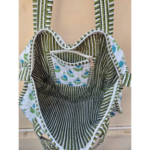 Indische Handgefertigte Baumwoll-Lanie Gesteppte Reisetasche mit Blumenmuster-Blockdruck Wasserdichte & Umweltfreundliche Reisetasche - Product Image 6