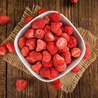 [HOT] Vietnamese VRIJGEVROREN GEDROOGDE AARDBEIEN Hele Stuk Knapperig Fruit Heldere Smaak Gezonde Snack Grote Vraag 2025 Beste Prijs Aanbod