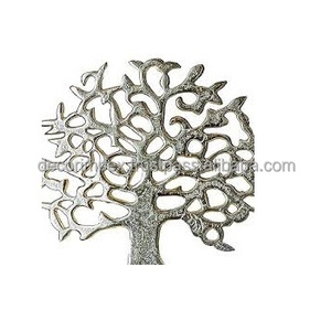 Decoración de mesa con diseño de hoja y escultura de hoja brillante ahora disponible en un impresionante acabado plateado - Product Image 2