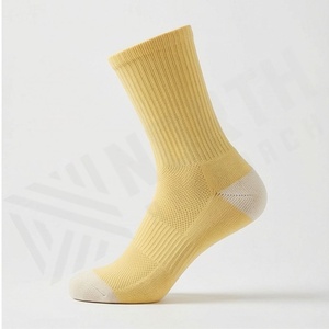 Chaussettes jaunes à col ras du cou, couleur unie, tricotées, respirantes, décontractées pour adultes - Product Image 3