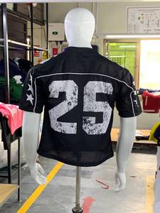 T-shirt de football vintage pour homme de haute qualité, coupe ample, couleur noire unie, col rond, manches courtes, en maille polyester, pour l'été - Product Image 3