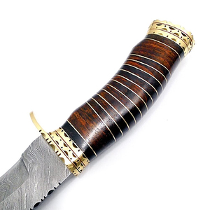 Cuchillo de Caza Tradicional de Acero de Damasco con Funda de Cuero, Herramienta Utilitaria Hecha a Mano para Actividades al Aire Libre y Camping - Product Image 4