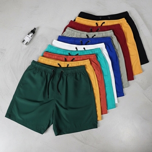 Shorts de sport pour hommes en gros, personnalisables avec logo, 100% coton satiné, séchage rapide, écologiques, respirants, haute qualité, vierges - Product Image 1
