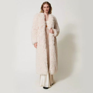 Abrigo Largo de Cuero Elegante y Cálido para Mujer, de Alta Calidad, con Peluche, Fabricado por Goletrace Enterprises - Product Image 1