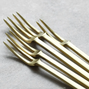 Fourchette en métal doré pour fruits et salades, idéale pour la maison, les restaurants, les hôtels et la restauration, à prix abordable - Product Image 4