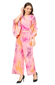 Ensemble décontracté pour femme en polyester imprimé tie-dye rose vintage, écologique, avec haut à col en V et manches évasées et pantalon palazzo - Product Image 3