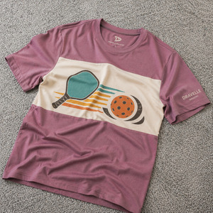 T-shirt de pickleball Dravelle Industry Dusty Mauve en coton peigné premium avec motif de raquette rétro - Product Image 1