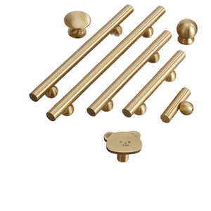 Ensemble de poignées et boutons de meuble en laiton massif de luxe, quincaillerie décorative haut de gamme pour tiroirs de cuisine, armoires et placards - Product Image 1