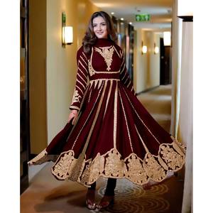 Hermoso vestido musulmán tradicional con Secuencia de bordado que incluye Dupatta - Product Image 2