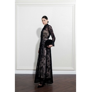 Nuevas Prendas de Moda: Blusa para Mujer ODM HAUTE LACE TOP FLORAL MESH LACE, Camisa Elegante de Corte Ajustado para Mujer, WhiteAnt - Product Image 2
