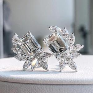 Pendientes de Diamantes de Corte Marquesa Esmeralda de Lujo, Cultivados en Laboratorio, Certificados por IGI, Color D E F, Claridad VVS VS, Oro, Oro Rosa, Oro Blanco, Plata - Product Image 3