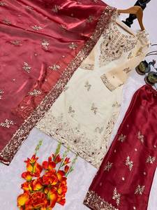 Anarkali Salwar Kameez en tissu de soie élégant et très demandé, avec un magnifique design de col, idéal pour les mariages et les fêtes, pour les mariées ou les femmes. - Product Image 3