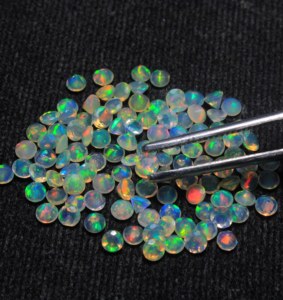 Opale ronde facettée naturelle d'Éthiopie Welo, pierre précieuse multicolore pour la création de bijoux DIY HASNAIN GEMS, effet de jeu de couleurs - Product Image 2