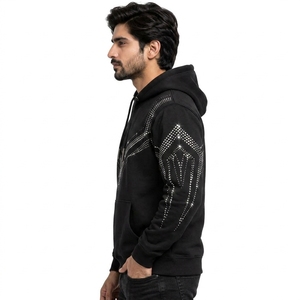 Sweat-shirt personnalisé avec des pierres brillantes, tissu doux et respirant, coupe confortable et construction durable. - Product Image 4