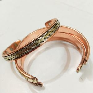 Bracelet magnétique en cuivre unisexe de qualité supérieure Design tactile en laiton classique pour l'arthrite Soulagement du canal carpien Manchette de mode d'énergie quotidienne - Product Image 1