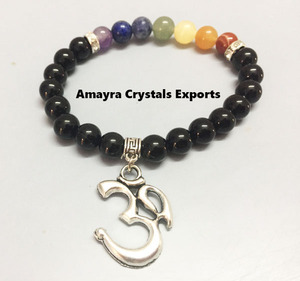 Pulsera de Chakra de Cristal Hecha a Mano al por Mayor con Amuleto Ohm, Obsidiana Negra y Ágata, AMAYRA CRYSTALS EXPORTS de Gujarat - Product Image 1