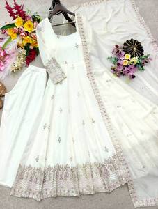 Ensemble Anarkali en coton brodé blanc avec dupatta, longueur ras du sol, tenue traditionnelle indienne et pakistanaise pour femmes, coupe ample - Product Image 4