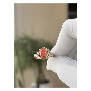 แหวนค็อกเทลเพชรเพาะเลี้ยงสีมรกต แรงบันดาลใจจากธรรมชาติ น้ำหนัก 2.50 กะรัต ประดับพลอยสีชมพูตรงกลาง ดีไซน์เกลียวแหวก 14KT ทองคำ หรูหราสำหรับผู้หญิง - Product Image 5