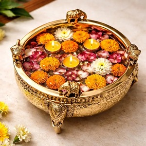 Bol Urli en métal durable, style antique, pour Diya flottant et fleurs, idéal pour la décoration des temples - Product Image 5