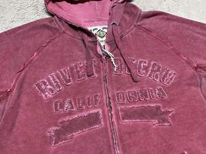 Proveedor de Sudaderas con Remaches, Sudadera Urbana de Alta Calidad con Adornos de Remaches, Impresión de Logotipo Personalizado y Bordado Disponible - Product Image 3