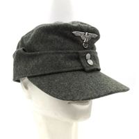 Chapeau Kepi allemand de la Seconde Guerre mondiale Bergmutze en laine grise 100% laine, pour extérieur, avec insignes brodés à la machine.