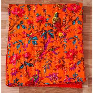 Couverture longue en coton réversible, entièrement faite à la main, style Kantha vintage, écologique, imprimée de motifs floraux, pour la maison - Product Image 6