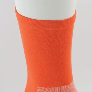 Chaussettes de sport athlétiques OEM personnalisées pour hommes, en tricot élastique, sans couture, en polyester/spandex, pour une performance optimale - Product Image 6