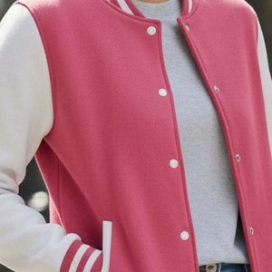 Veste de baseball en laine rose pour femme, col montant, manches longues, boutonnée, avec manches en cuir blanc - Product Image 5