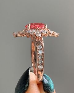 Anillo de compromiso de oro macizo de 14k con circonita cúbica de corte ovalado y halo de diamantes rosas, estilo vintage, joyería de moda - Product Image 6