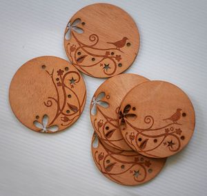 Sous-verres carrés en bois d'acacia écologiques de luxe, épaisseur 10 mm, couleur noyer, pour boissons chaudes, cuisine, maison et appartement - Product Image 6