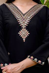 Conjunto de Top Bordado de Viscosa Chanderi para Mujer con Parte Inferior Lisa Teñible, Corte Regular, Completamente Cosido, Traje Étnico Indio para Fiesta - Product Image 2