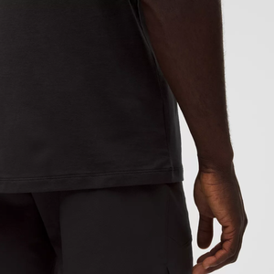 เสื้อยืดคอกลมแขนสั้นสีดำสำหรับผู้ชาย ทรงปกติ ผ้าฝ้ายเจอร์ซีย์ สีพื้น ระบายอากาศได้ดี ผ้าถักแบบเรียบ - Product Image 5