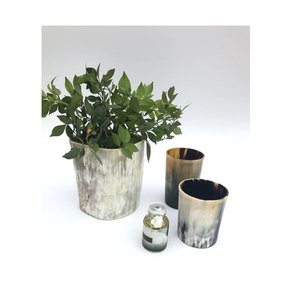 Paire de vases à fleurs élégants et rustiques en corne de buffle, faits à la main en résine, finition antique unique - Product Image 3