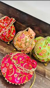 Sac Potli brodé pour femmes – Pochette ethnique fantaisie pour filles, sac à main traditionnel à cordon, pochette de soirée et de mariage - Product Image 2