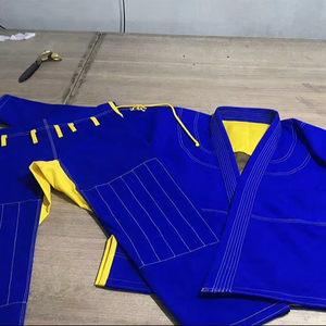 Kimono de Jiu-Jitsu Brésilien léger avec logo personnalisé, tissage perlé, coton doux, durable, pour entraînement et compétition. - Product Image 1