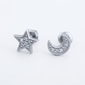 Boucles d'oreilles clous en argent 925 avec moissanite étoile et lune, taille brillant rond, bijoux mignons pour femme, à porter au quotidien - Product Image 1