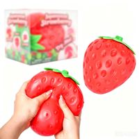 Jouet à presser en caoutchouc souple surdimensionné en forme de fraise, design réaliste, anti-stress, idéal pour les enfants de 5 à 7 ans, produit transfrontalier très demandé