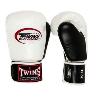 ถุงมือชกมวยคู่สีขาวดำคุณภาพสูง ระบายอากาศได้ดี สายรัดข้อมือปรับได้ ป้องกันการลื่น จับกระชับมือ สำหรับผู้ใหญ่ ทั้งชายและหญิง - Product Image 3