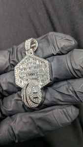 จี้เพชรโมอิสซาไนต์ทรงบาแกตต์แบบฝังเพชรเต็มวง รูปทรงบาสเก็ตบอล ทำจากเงินแท้ 925 สไตล์ฮิปฮอป จากผู้ผลิตในอินเดีย - Product Image 6