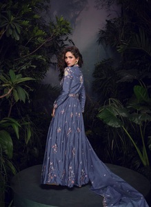 Robe longue moderne en chinon lourd, brodée, séchage rapide, pour femme (taille unique) - Idéale pour les fêtes, mariages, Diwali - Product Image 3