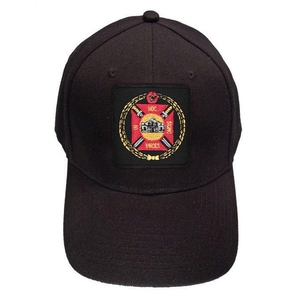 Gorra de Béisbol Personalizada de los Caballeros Templarios, Negra, Roja y Dorada, con Logotipo de Cruz Masónica Bordado, Parche Cuadrado y Visera Curva - Product Image 1
