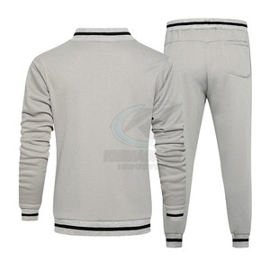 Vêtements de sport pour homme en tissu durable, confortable et respirant, coupe classique, pour l'hiver, en vente - Product Image 2
