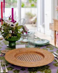 Plateau décoratif rond en rotin de 16 pouces, fait main, en osier, pour la présentation sur les tables d'hôtels et de restaurants - Product Image 2