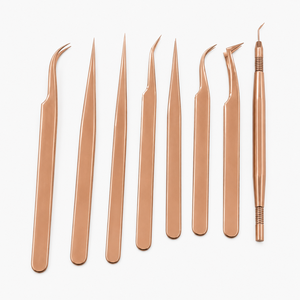 Pince à épiler personnalisée en acier inoxydable de qualité supérieure à pointe inclinée pour extensions de cils, outil d'isolation de volume pour cils, écologique, durable, violette - Product Image 1